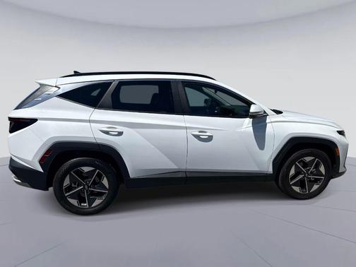 Serenity White Pearl 2025 Hyundai TUCSON SEL Convenience