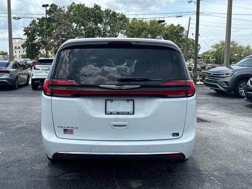 2021 Chrysler Pacifica Touring-L