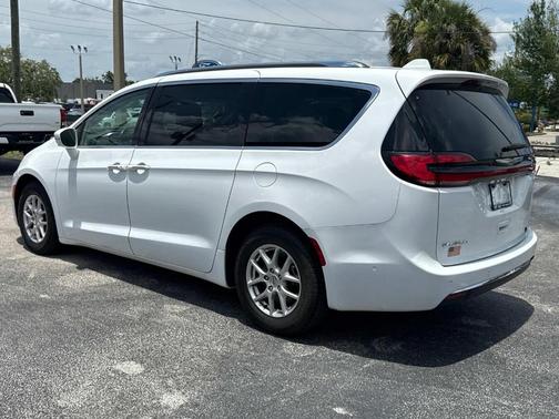 2021 Chrysler Pacifica Touring-L