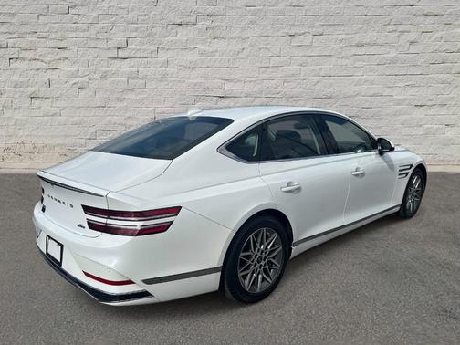 Uyuni White 2025 Genesis G80 2.5T