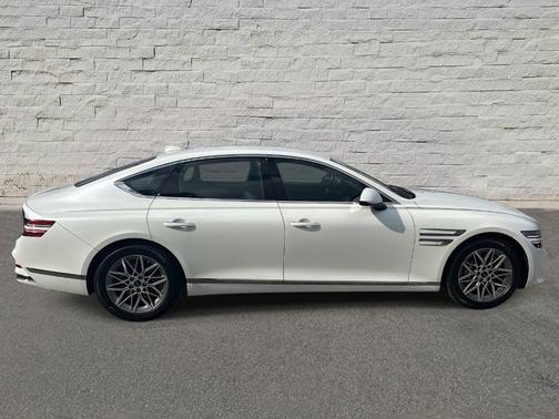 Uyuni White 2025 Genesis G80 2.5T