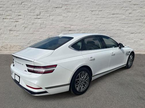 Uyuni White 2025 Genesis G80 2.5T