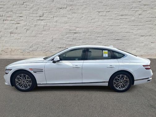 Uyuni White 2025 Genesis G80 2.5T