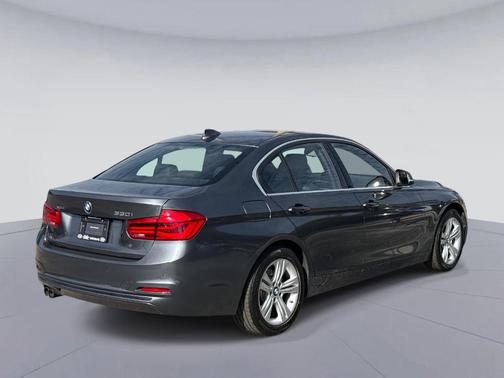 2018 BMW 330 i xDrive