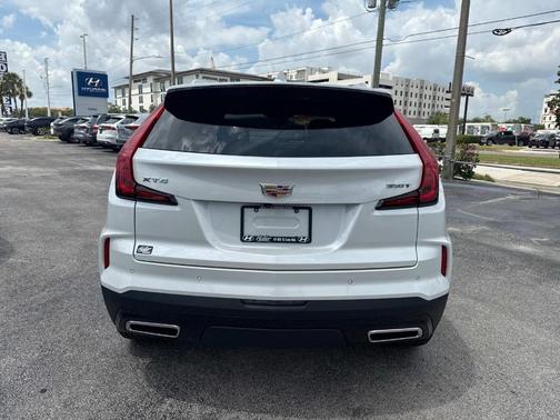2024 Cadillac XT4 Premium Luxury