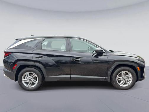 Phantom Black 2026 Hyundai TUCSON SE