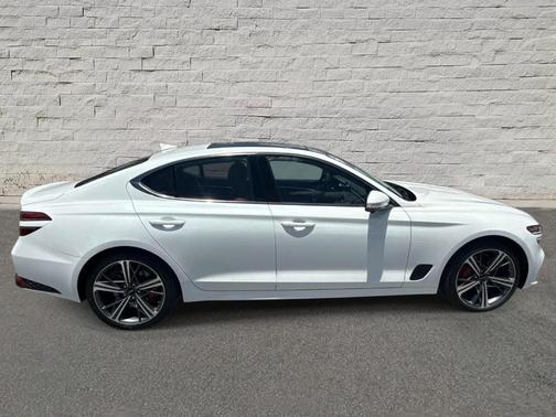 Uyuni White 2025 Genesis G70 3.3T Sport Advanced