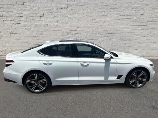 Uyuni White 2025 Genesis G70 3.3T Sport Advanced