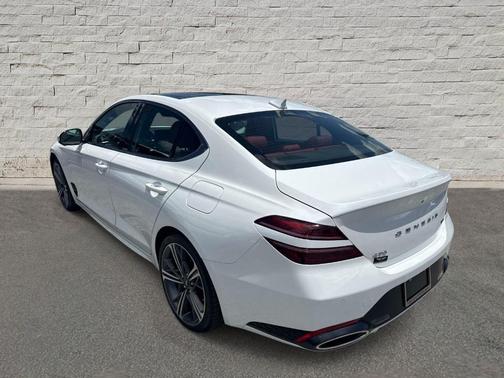 Uyuni White 2025 Genesis G70 3.3T Sport Advanced