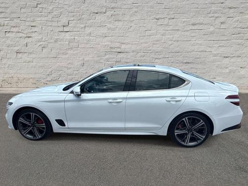 Uyuni White 2025 Genesis G70 3.3T Sport Advanced