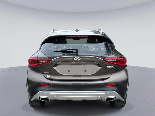 2017 INFINITI QX30 Premium