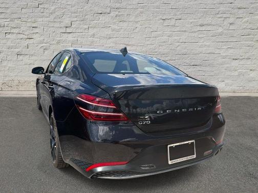 Vik Black 2023 Genesis G70 2.0T
