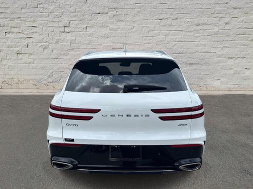 Uyuni White 2026 Genesis GV70 2.5T Sport Prestige