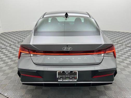 2025 Hyundai ELANTRA SEL