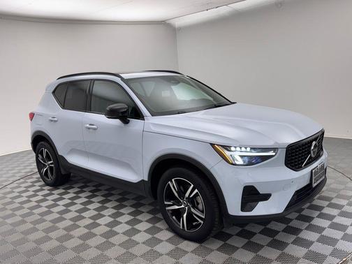 2024 Volvo XC40 B5 Core Bright Theme