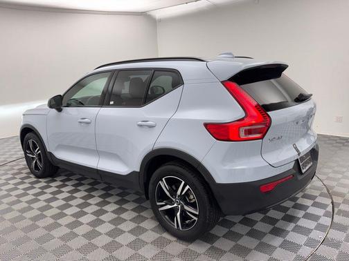 2024 Volvo XC40 B5 Core Bright Theme