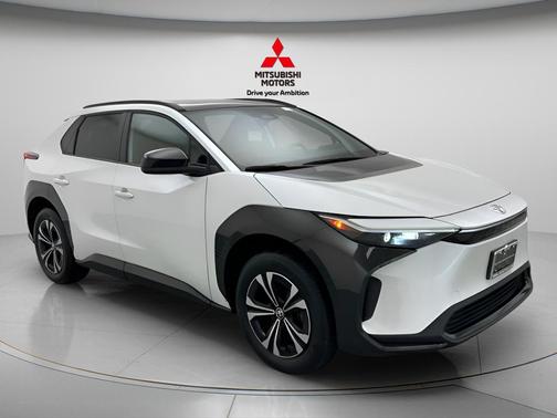 Wind Chill Pearl 2023 Toyota bZ4X XLE