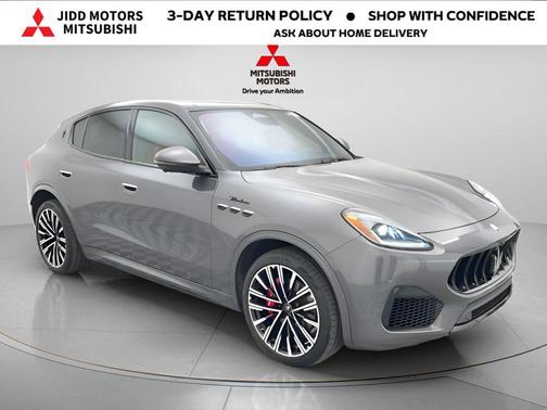Gray 2023 Maserati Grecale Modena