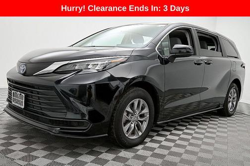 2024 Toyota Sienna LE