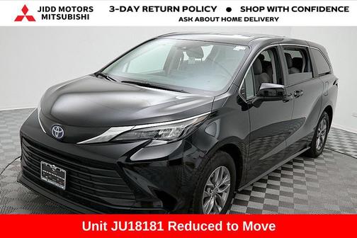 2024 Toyota Sienna LE