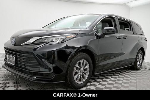 2024 Toyota Sienna LE