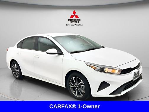 Snow White Pearl 2024 Kia Forte LXS