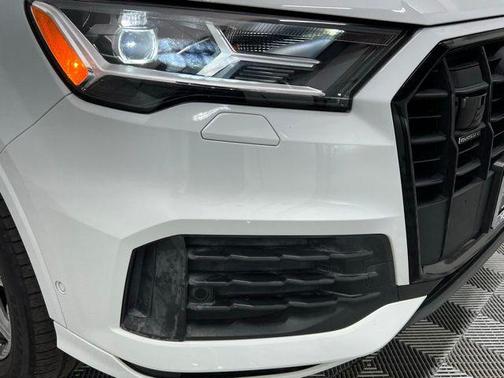 2022 Audi Q7 45 Premium Plus