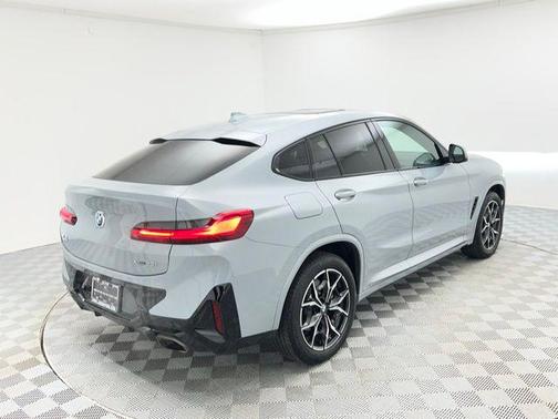 2025 BMW X4 xDrive30i
