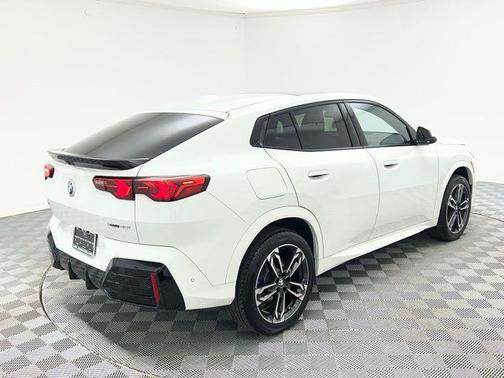 2025 BMW X2 xDrive28i