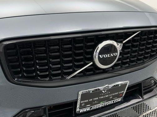 2024 Volvo S60 B5 Core Dark Theme