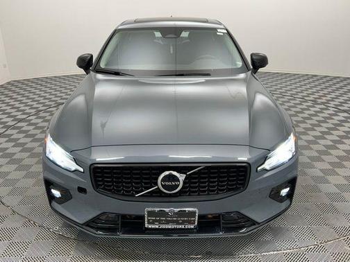 2024 Volvo S60 B5 Core Dark Theme