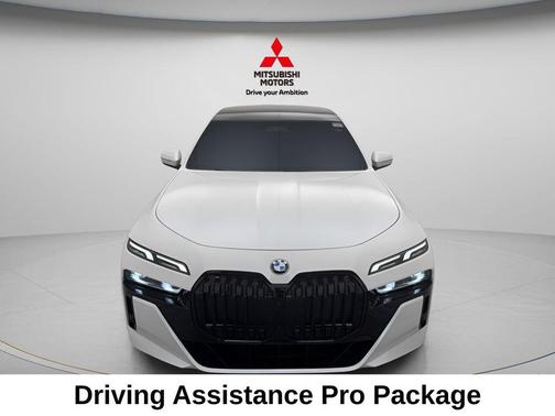 Mineral White Metallic 2023 BMW 760 i xDrive