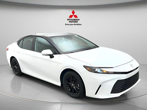 Ice Cap 2025 Toyota Camry LE