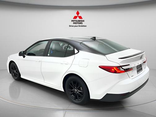 Ice Cap 2025 Toyota Camry LE