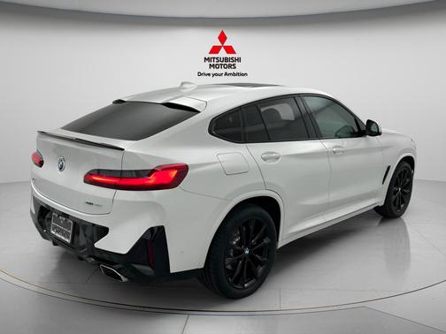 Alpine White 2024 BMW X4 xDrive30i