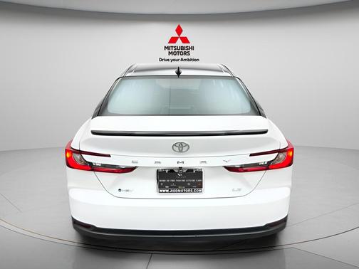 Ice Cap 2025 Toyota Camry LE