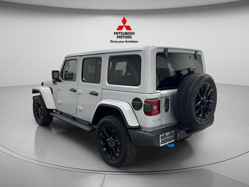 Silver Zynith Clearcoat 2024 Jeep Wrangler 4xe Sahara
