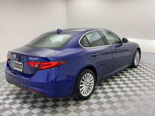 2021 Alfa Romeo Giulia Base