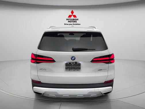 White 2025 BMW X5 PHEV xDrive50e