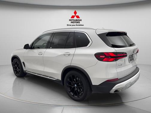 White 2024 BMW X5 xDrive40i