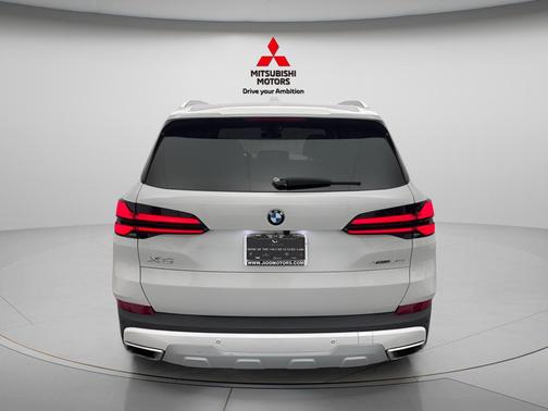 White 2024 BMW X5 xDrive40i
