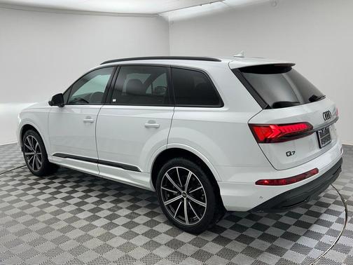 2022 Audi Q7 55 Premium Plus
