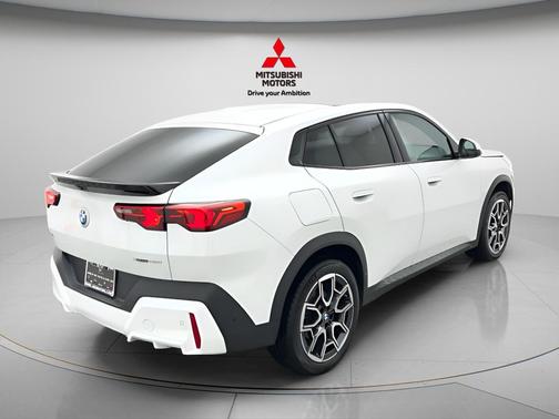 White 2025 BMW X2 xDrive28i