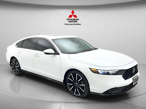 Platinum White Pearl 2024 Honda Accord Hybrid Touring