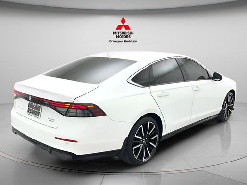 Platinum White Pearl 2024 Honda Accord Hybrid Touring