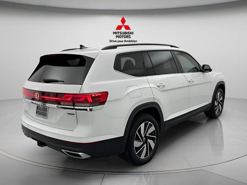 Pure White 2024 Volkswagen Atlas 2.0T SE w/Technology 4MOTION