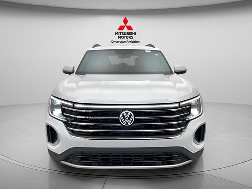 Pure White 2024 Volkswagen Atlas 2.0T SE w/Technology 4MOTION