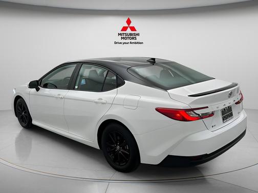 Ice Cap 2025 Toyota Camry LE