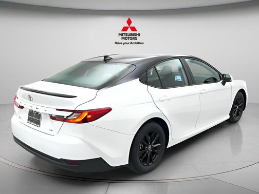 Ice Cap 2025 Toyota Camry LE