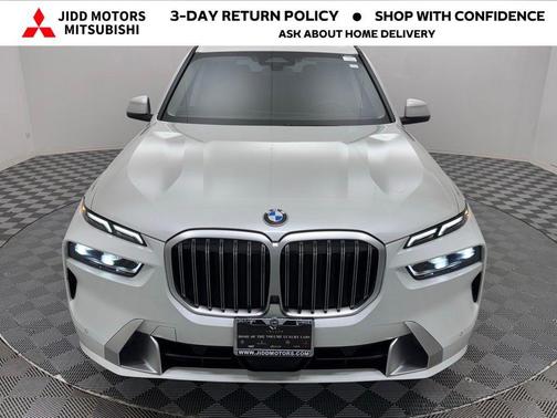 White Metallic 2025 BMW X7 xDrive40i